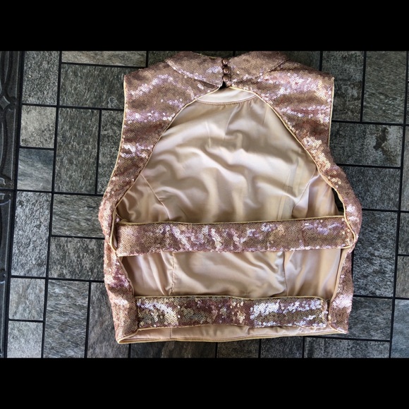 CROPPED BACKLESS ROSE GOLD TOP - Picture 2 of 2